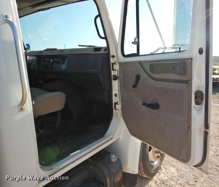 image for item DK2444 1998 International 4700  flatbed truck