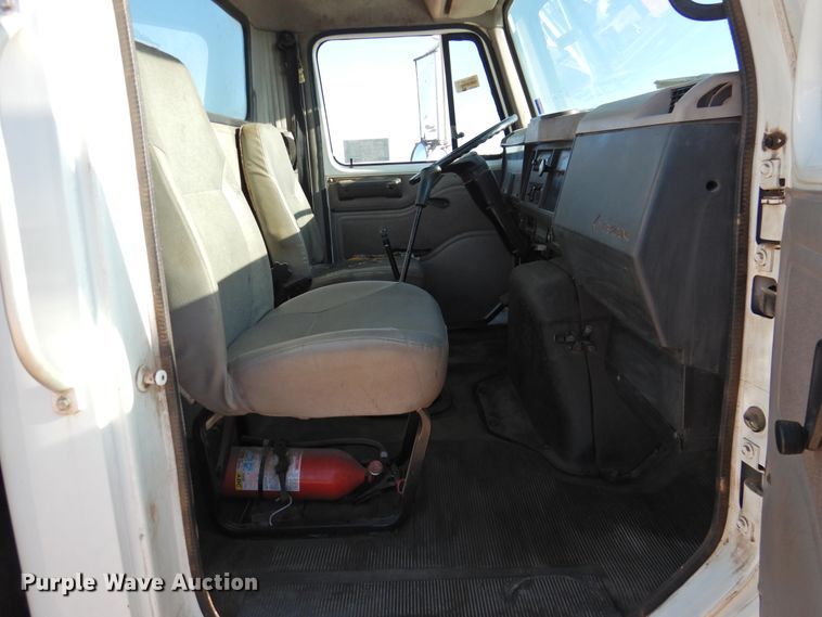 image for item DK2444 1998 International 4700  flatbed truck