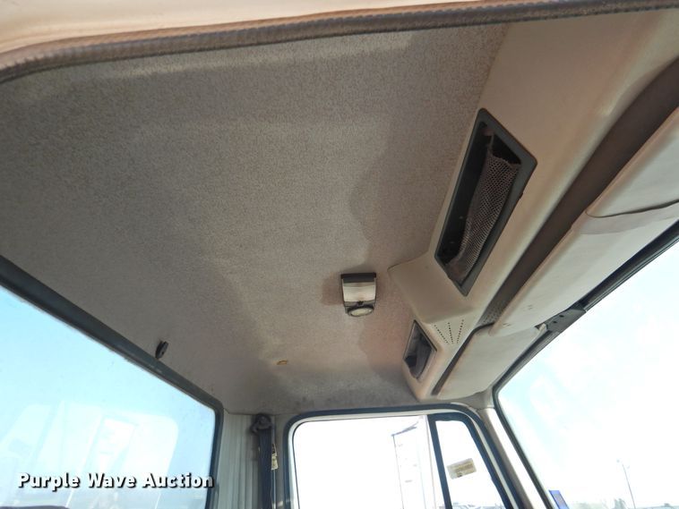 image for item DK2444 1998 International 4700  flatbed truck