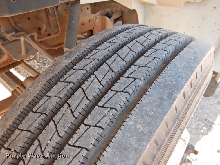 image for item DK2444 1998 International 4700  flatbed truck