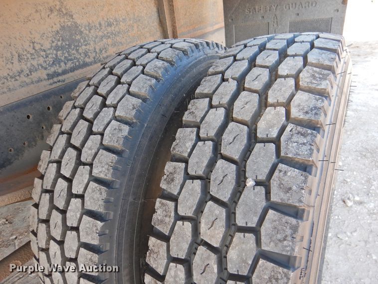 image for item DK2444 1998 International 4700  flatbed truck