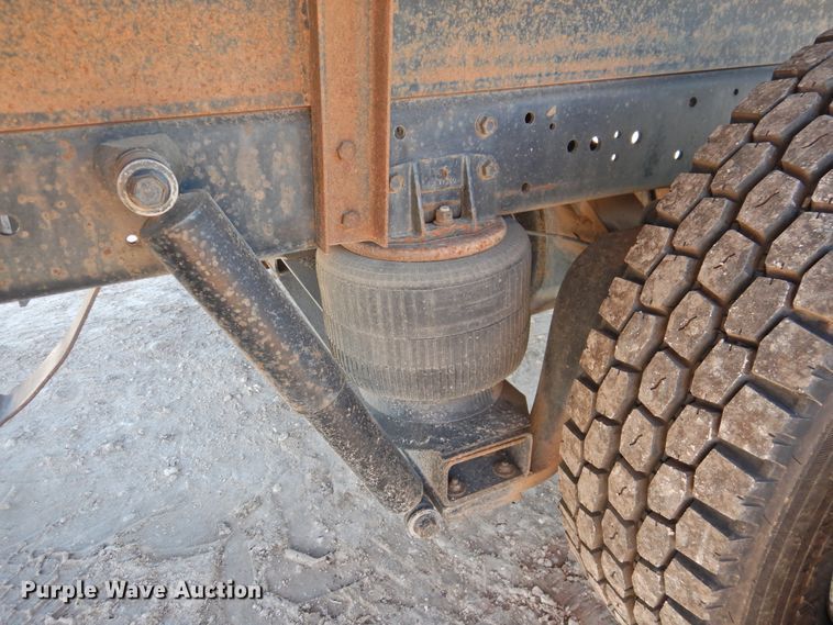 image for item DK2444 1998 International 4700  flatbed truck