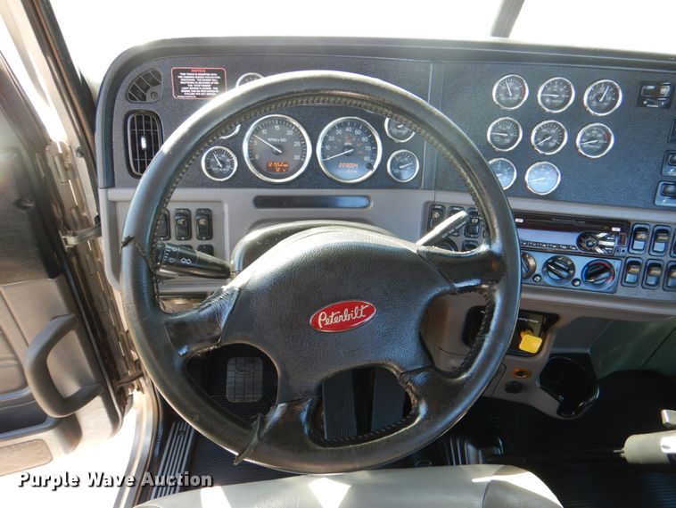 image for item DL0546 2015 Peterbilt 389  semi truck