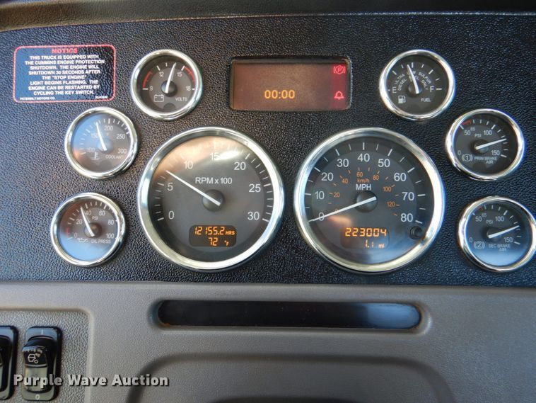 image for item DL0546 2015 Peterbilt 389  semi truck