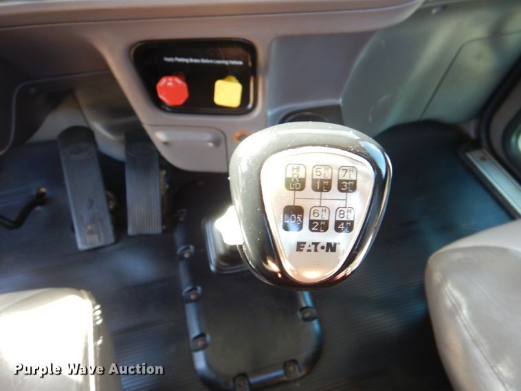 image for item DL0546 2015 Peterbilt 389  semi truck