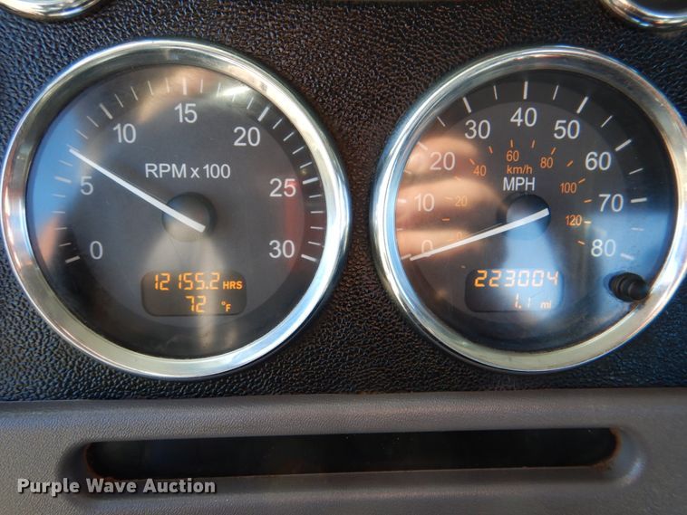 image for item DL0546 2015 Peterbilt 389  semi truck