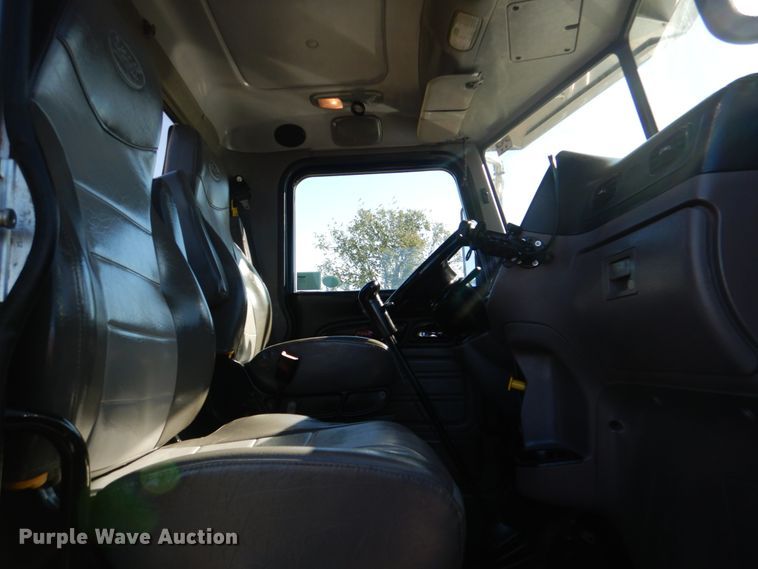 image for item DL0546 2015 Peterbilt 389  semi truck