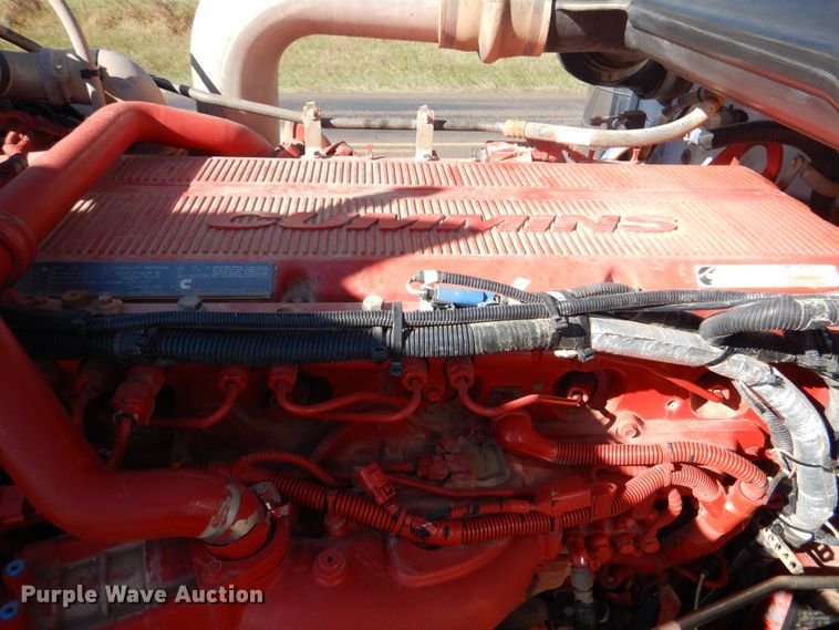 image for item DL0546 2015 Peterbilt 389  semi truck