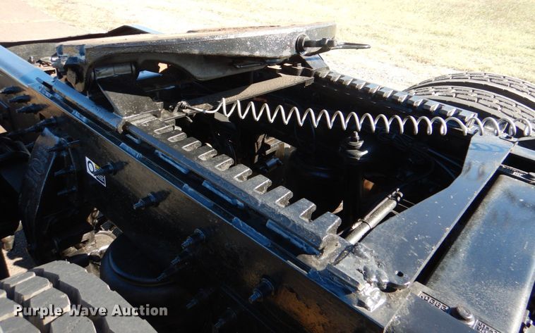 image for item DL0546 2015 Peterbilt 389  semi truck