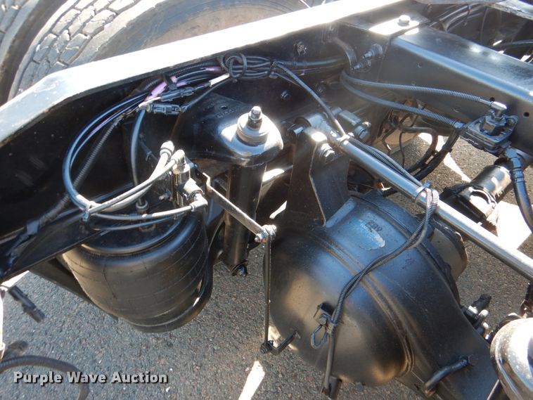 image for item DL0546 2015 Peterbilt 389  semi truck