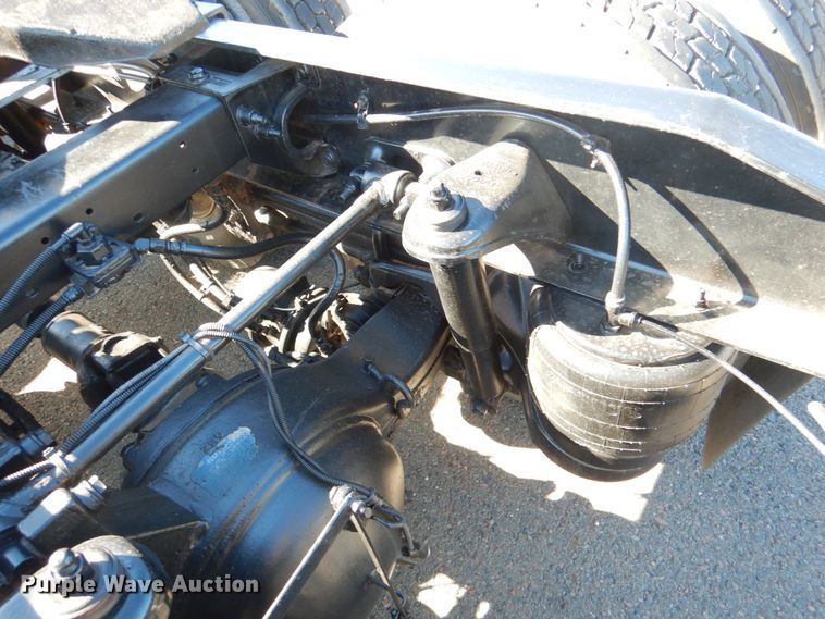 image for item DL0546 2015 Peterbilt 389  semi truck