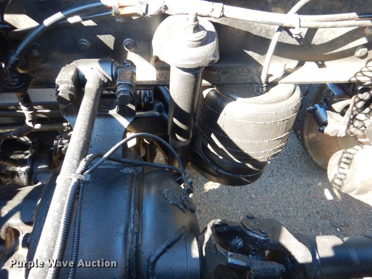 image for item DL0546 2015 Peterbilt 389  semi truck