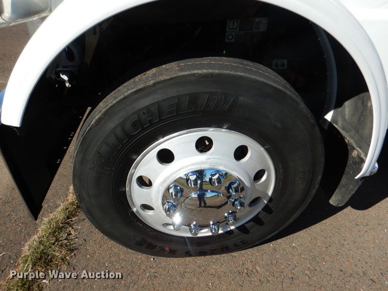 image for item DL0546 2015 Peterbilt 389  semi truck