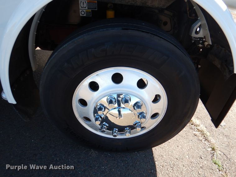 image for item DL0546 2015 Peterbilt 389  semi truck