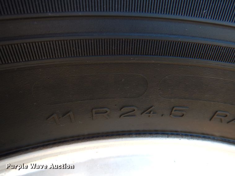 image for item DL0546 2015 Peterbilt 389  semi truck