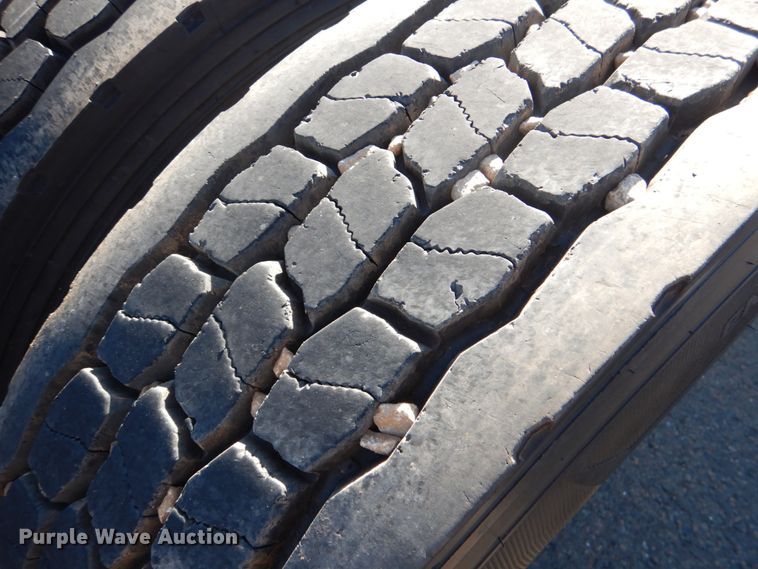 image for item DL0546 2015 Peterbilt 389  semi truck