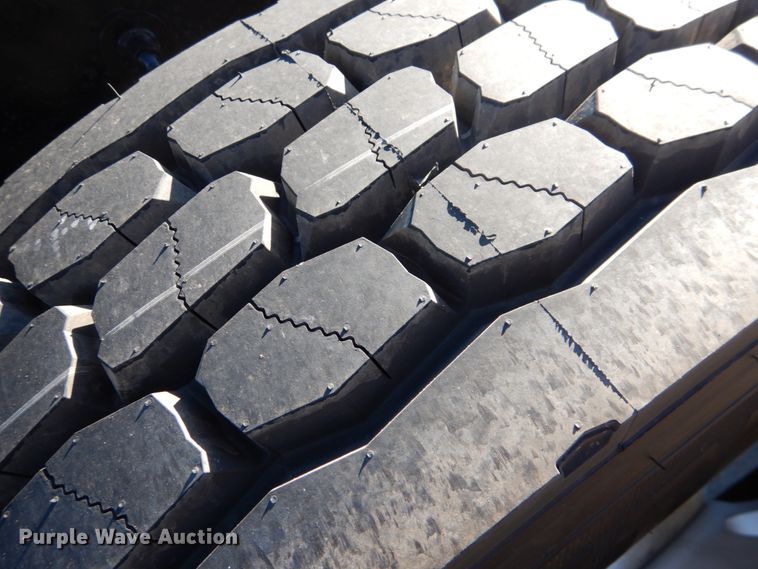 image for item DL0546 2015 Peterbilt 389  semi truck