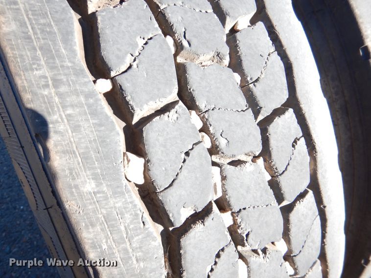 image for item DL0546 2015 Peterbilt 389  semi truck