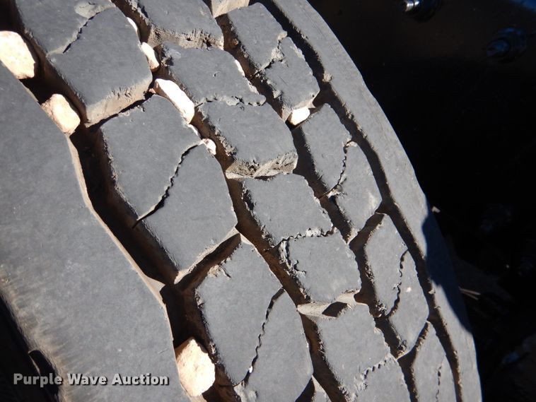 image for item DL0546 2015 Peterbilt 389  semi truck