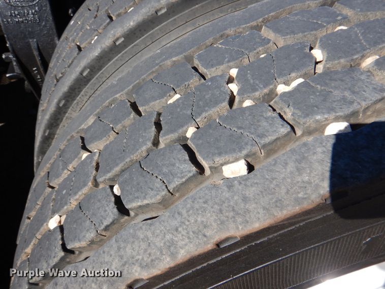 image for item DL0546 2015 Peterbilt 389  semi truck