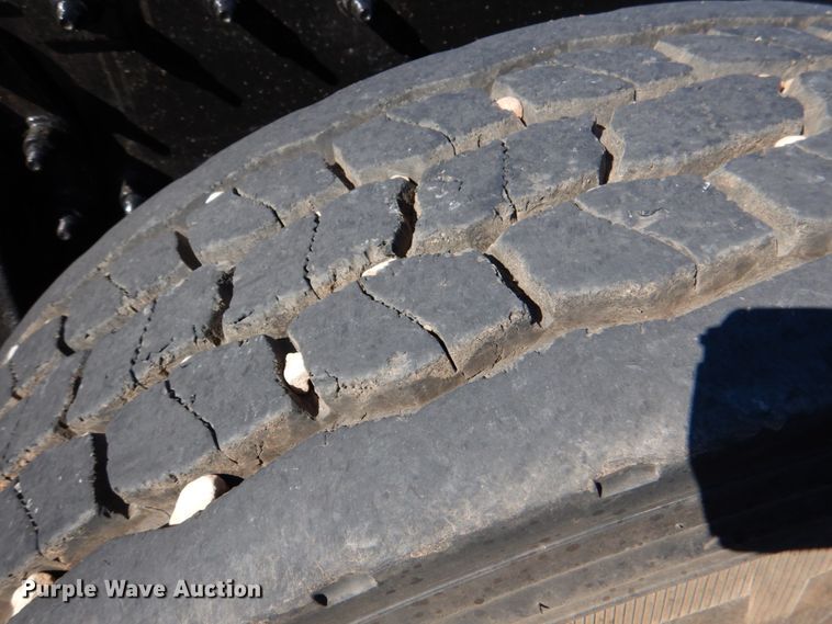 image for item DL0546 2015 Peterbilt 389  semi truck