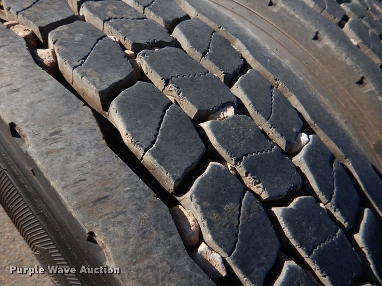 image for item DL0546 2015 Peterbilt 389  semi truck