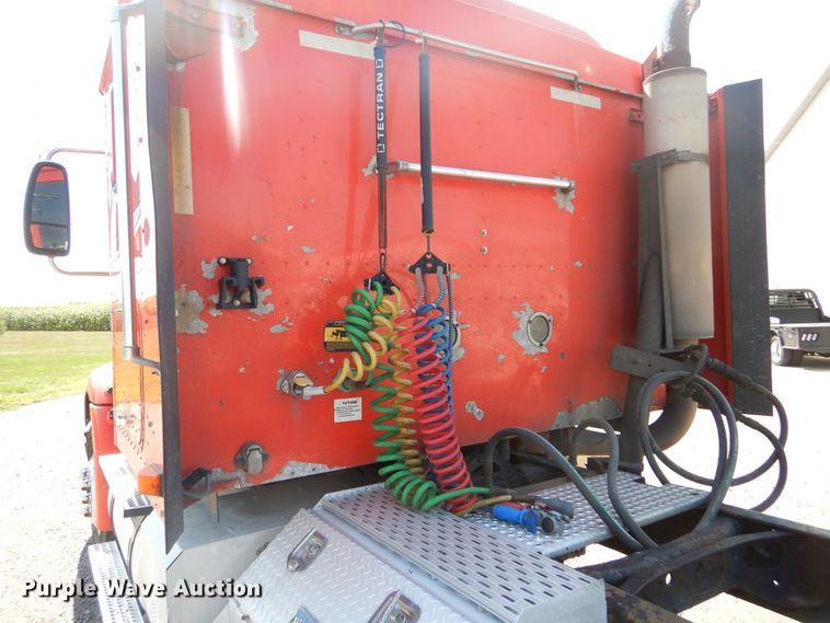 image for item DL6255 2006 International Eagle 9200i  semi truck