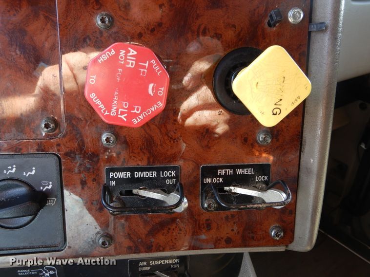 image for item DL6255 2006 International Eagle 9200i  semi truck