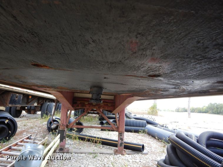 image for item DL6456 2000 Wilson  flatbed trailer