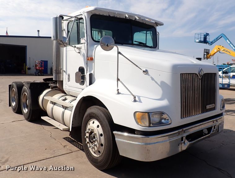 image for item DL7652 1998 International 9200  semi truck