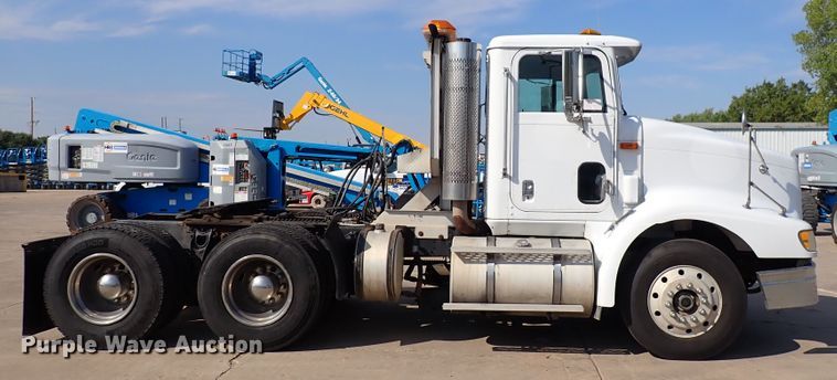 image for item DL7652 1998 International 9200  semi truck