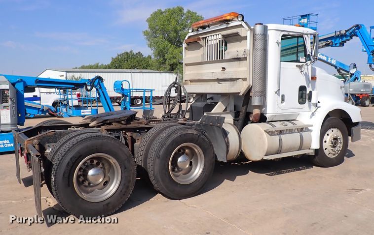 image for item DL7652 1998 International 9200  semi truck