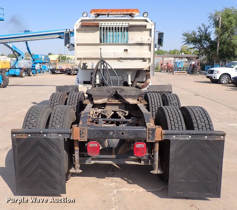 image for item DL7652 1998 International 9200  semi truck