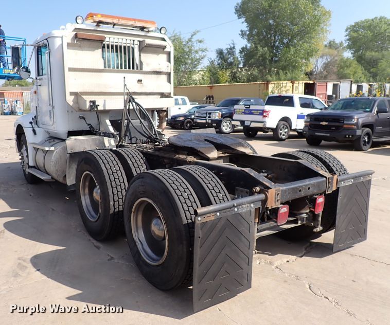 image for item DL7652 1998 International 9200  semi truck