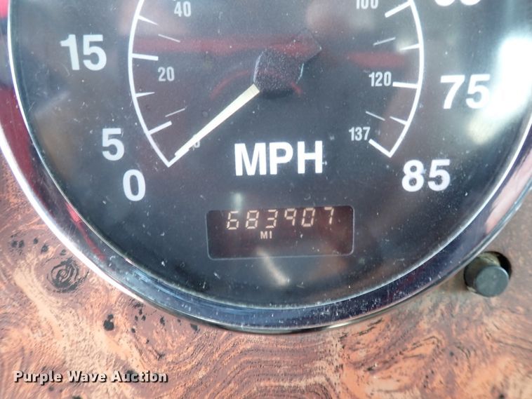 image for item DL7652 1998 International 9200  semi truck