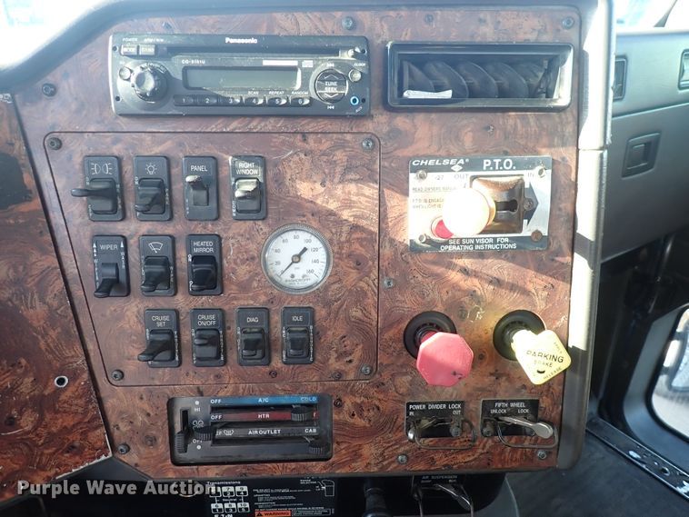 image for item DL7652 1998 International 9200  semi truck