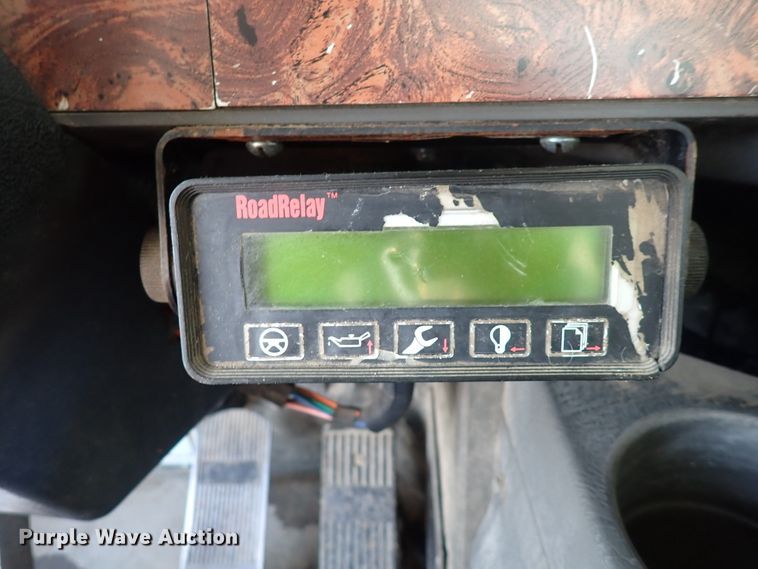 image for item DL7652 1998 International 9200  semi truck