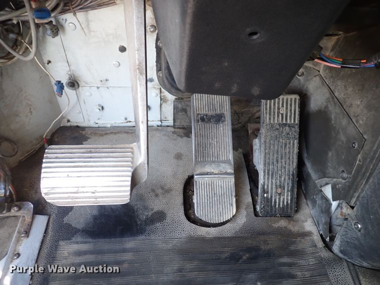 image for item DL7652 1998 International 9200  semi truck