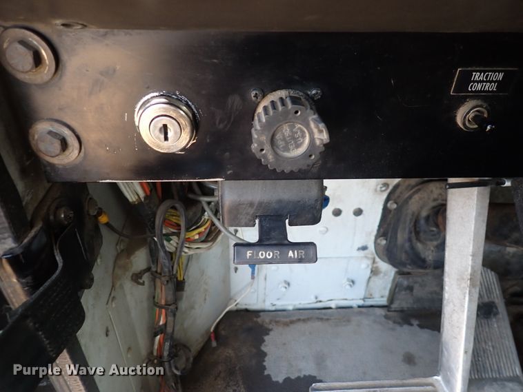 image for item DL7652 1998 International 9200  semi truck