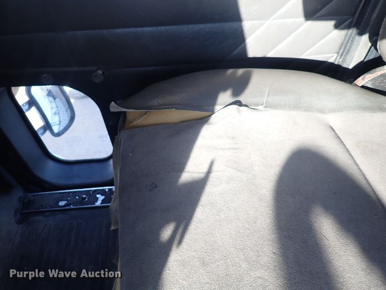 image for item DL7652 1998 International 9200  semi truck