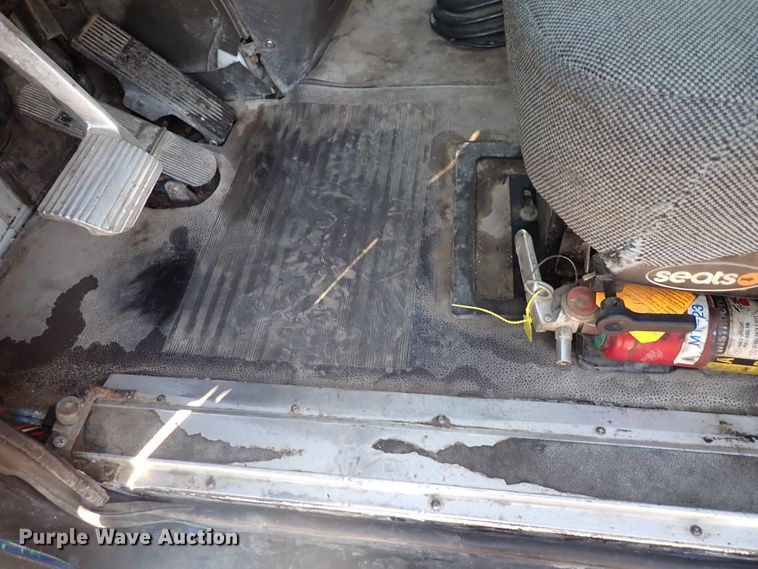 image for item DL7652 1998 International 9200  semi truck