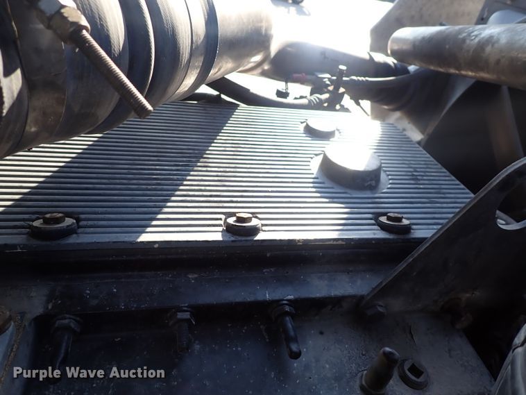 image for item DL7652 1998 International 9200  semi truck