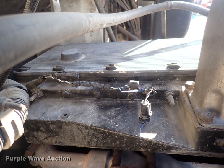 image for item DL7652 1998 International 9200  semi truck