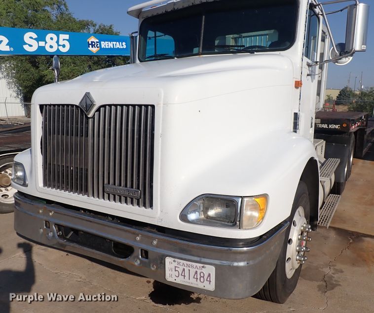 image for item DL7652 1998 International 9200  semi truck