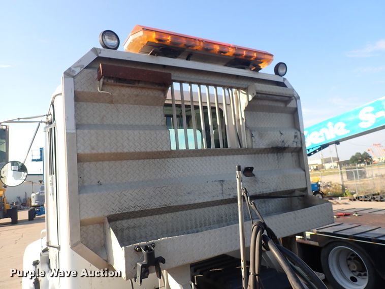 image for item DL7652 1998 International 9200  semi truck