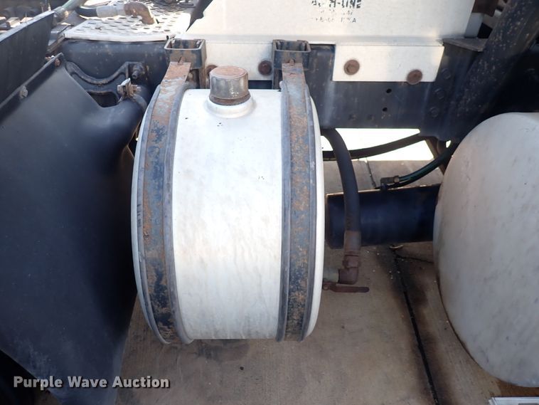 image for item DL7652 1998 International 9200  semi truck