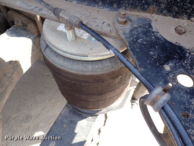 image for item DL7652 1998 International 9200  semi truck