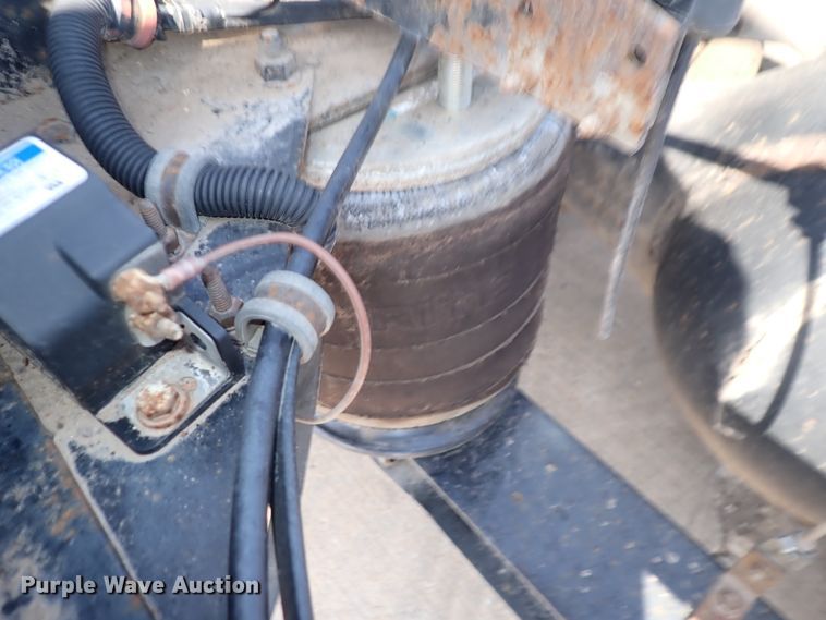 image for item DL7652 1998 International 9200  semi truck