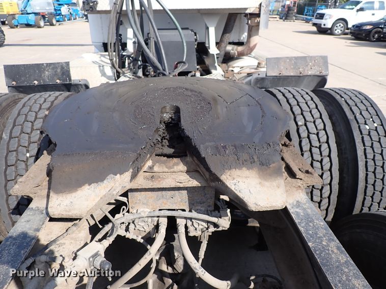 image for item DL7652 1998 International 9200  semi truck