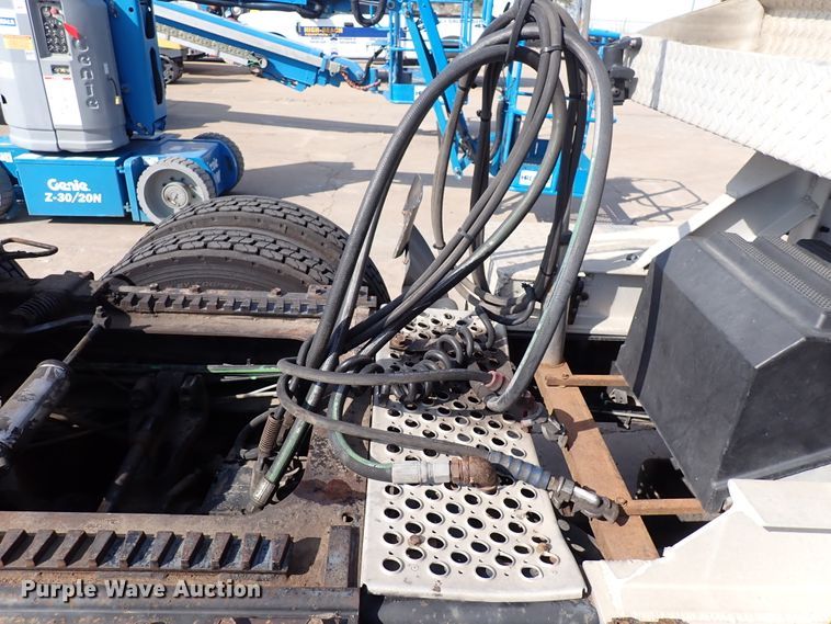 image for item DL7652 1998 International 9200  semi truck